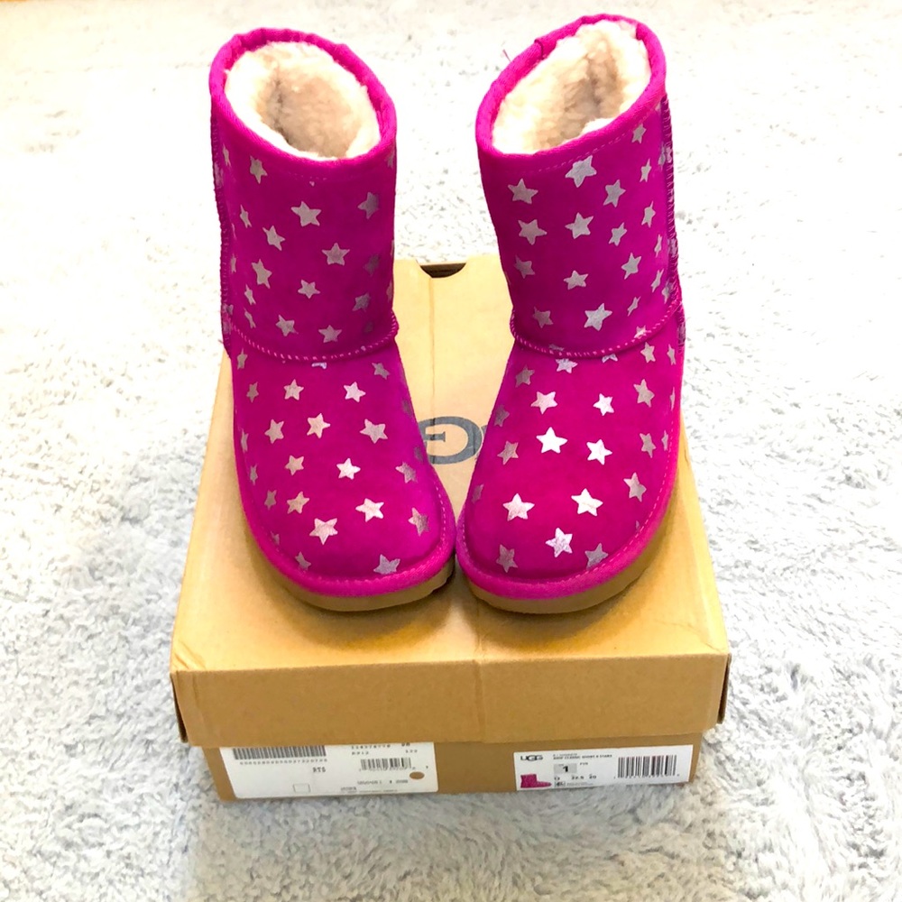 Brand new Kids Classic Star Short Uggs